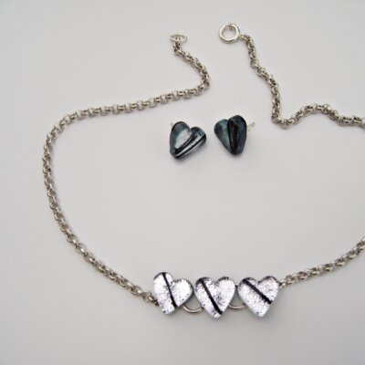 Sølvkjede med hjerter